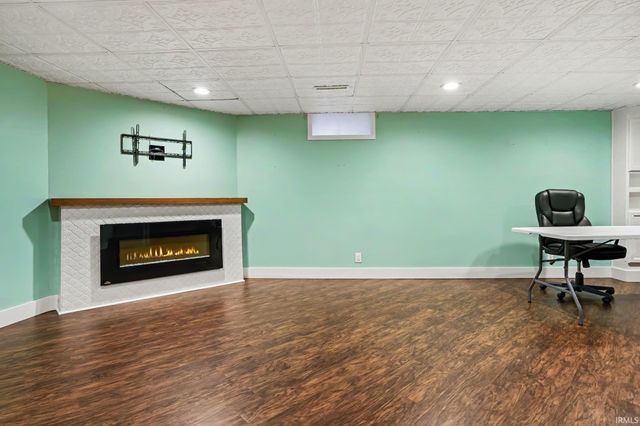 1343 Riding Mall Drive, South Bend, IN 46614