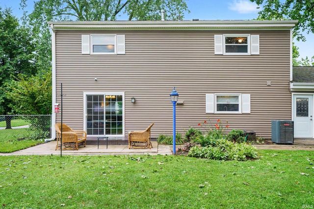 1343 Riding Mall Drive, South Bend, IN 46614