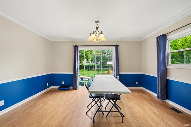 1343 Riding Mall Drive, South Bend, IN 46614