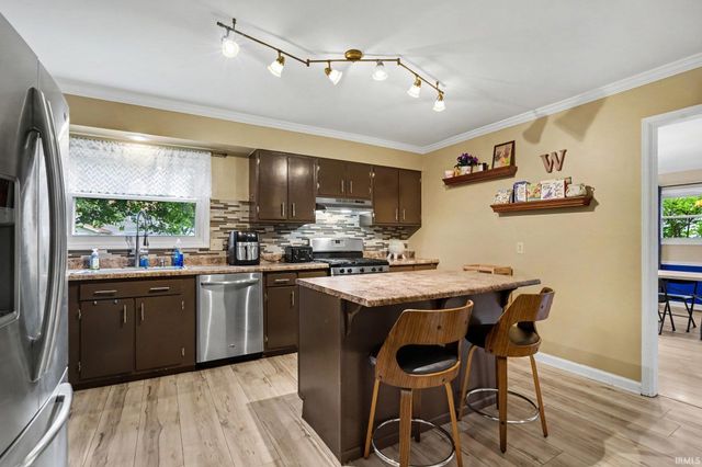 1343 Riding Mall Drive, South Bend, IN 46614