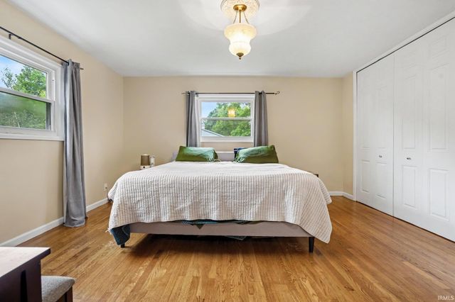 1343 Riding Mall Drive, South Bend, IN 46614
