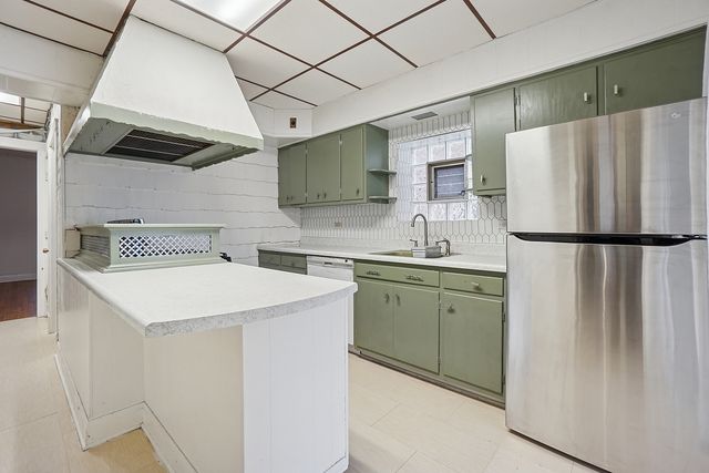 1832 Elmwood Avenue, Berwyn, IL 60402