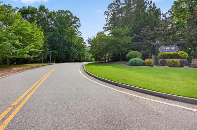74 Cleburne Place, Acworth, GA 30101