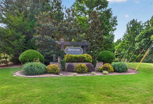 74 Cleburne Place, Acworth, GA 30101