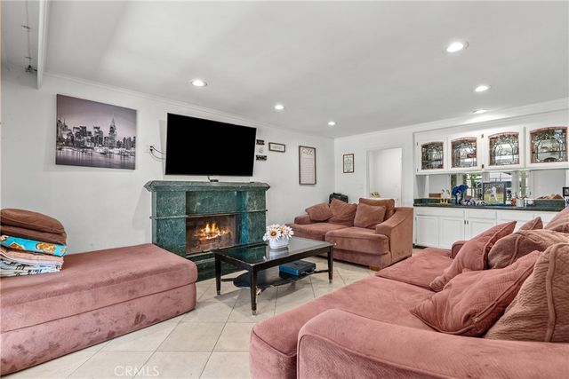18012 Raymer, Northridge, CA 91325