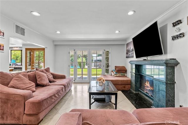 18012 Raymer, Northridge, CA 91325