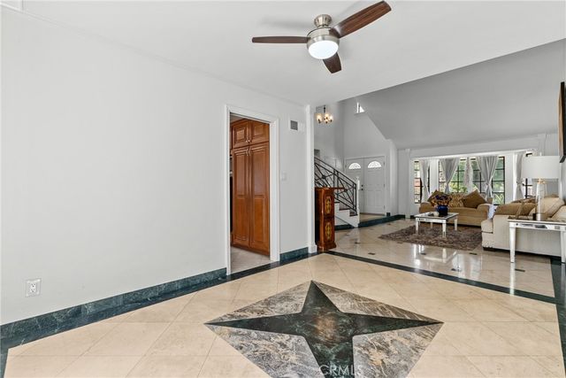 18012 Raymer, Northridge, CA 91325