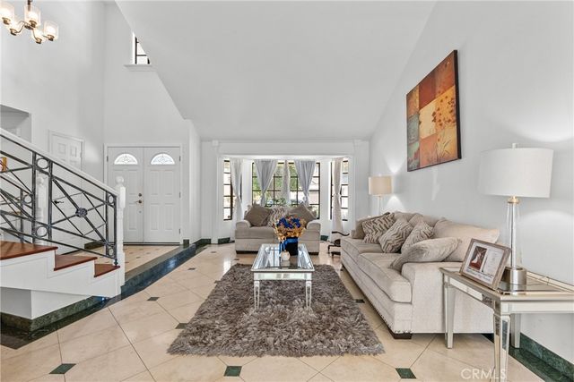 18012 Raymer, Northridge, CA 91325
