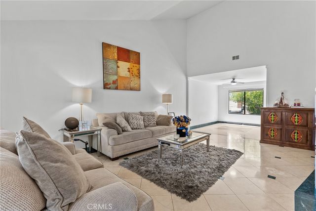 18012 Raymer, Northridge, CA 91325