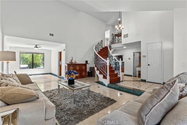 18012 Raymer, Northridge, CA 91325