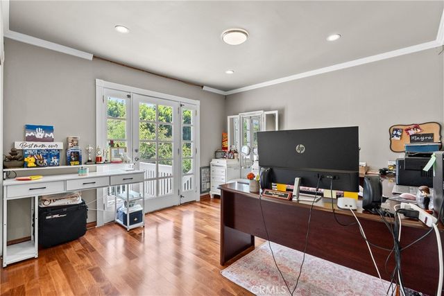18012 Raymer, Northridge, CA 91325