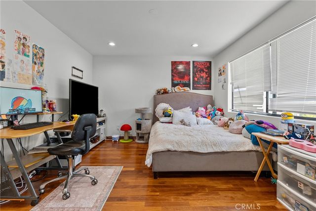 18012 Raymer, Northridge, CA 91325