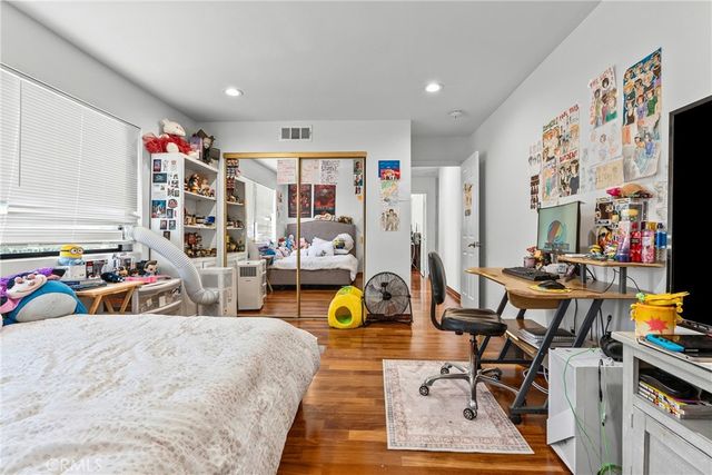 18012 Raymer, Northridge, CA 91325
