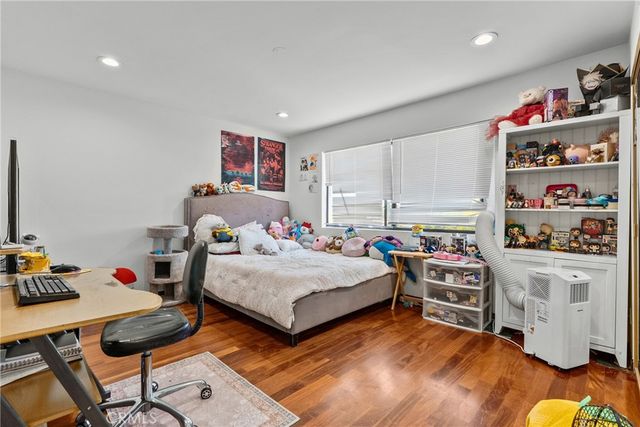 18012 Raymer, Northridge, CA 91325
