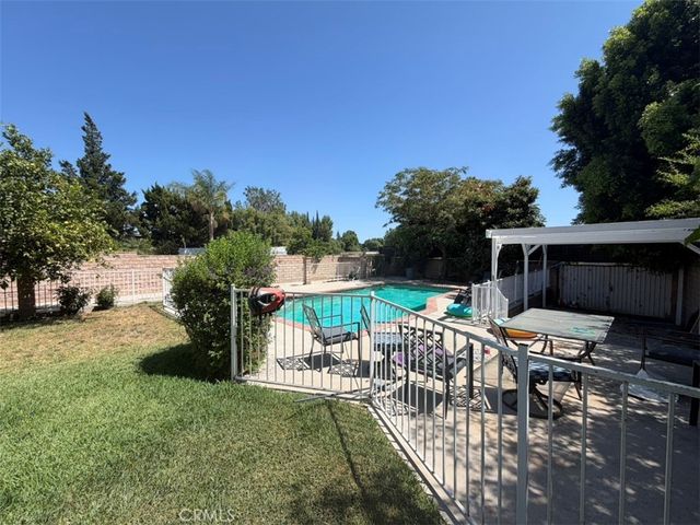 18012 Raymer, Northridge, CA 91325