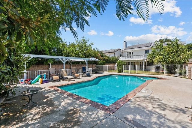 18012 Raymer, Northridge, CA 91325