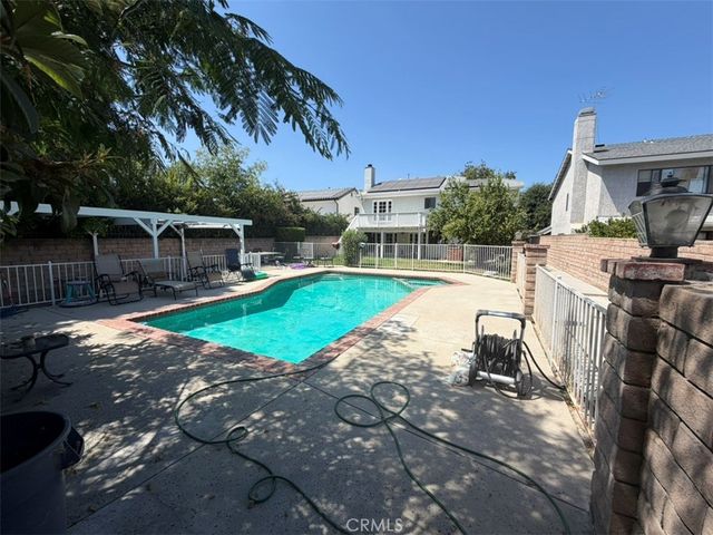18012 Raymer, Northridge, CA 91325