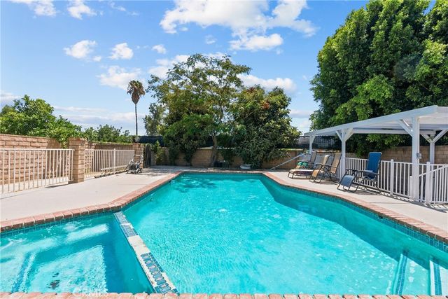 18012 Raymer, Northridge, CA 91325