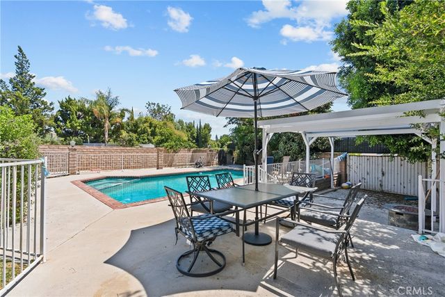 18012 Raymer, Northridge, CA 91325