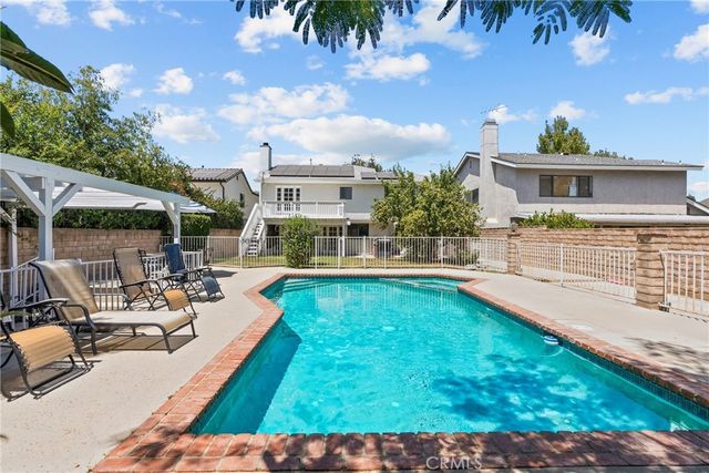 18012 Raymer, Northridge, CA 91325
