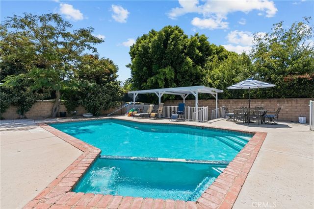18012 Raymer, Northridge, CA 91325