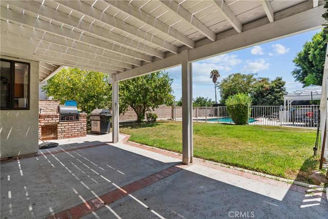 18012 Raymer, Northridge, CA 91325