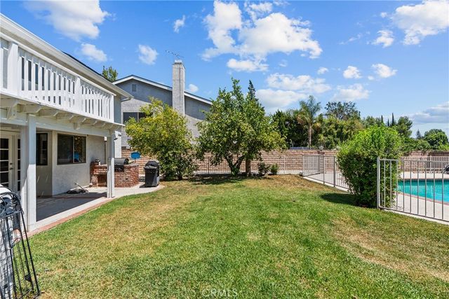 18012 Raymer, Northridge, CA 91325