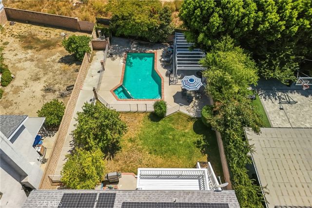 18012 Raymer, Northridge, CA 91325
