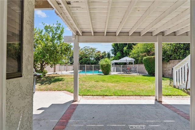 18012 Raymer, Northridge, CA 91325