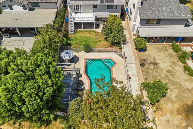 18012 Raymer, Northridge, CA 91325
