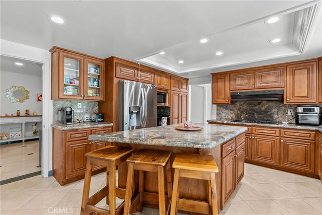 18012 Raymer, Northridge, CA 91325
