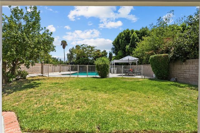 18012 Raymer, Northridge, CA 91325
