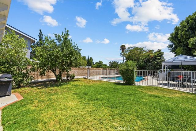 18012 Raymer, Northridge, CA 91325