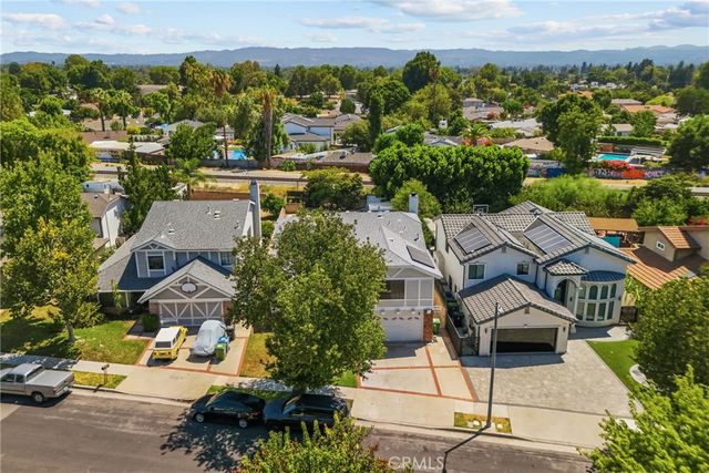 18012 Raymer, Northridge, CA 91325