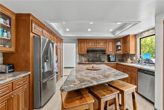 18012 Raymer, Northridge, CA 91325