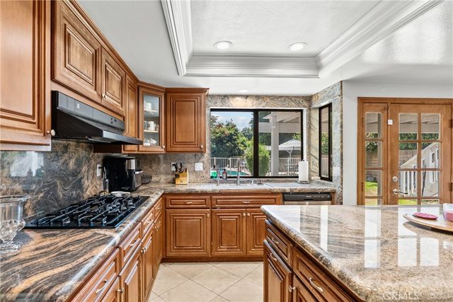 18012 Raymer, Northridge, CA 91325