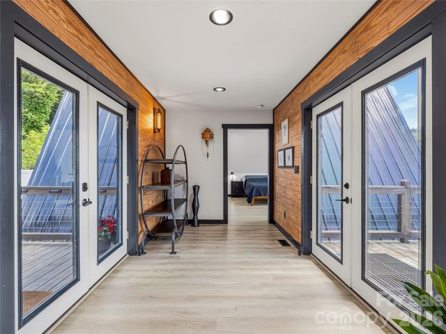 1877 Wilson Cove Road, Canton, NC 28716