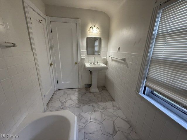 3380 Milverton Road, Shaker Heights, OH 44120