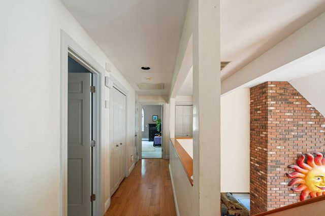 39 Stuart Rd, Rochester, MA 02770