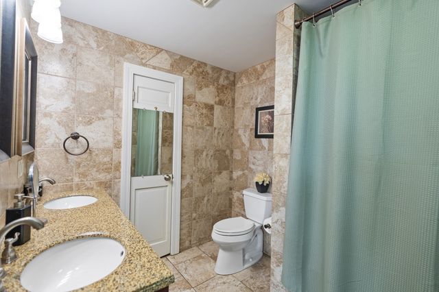 39 Stuart Rd, Rochester, MA 02770