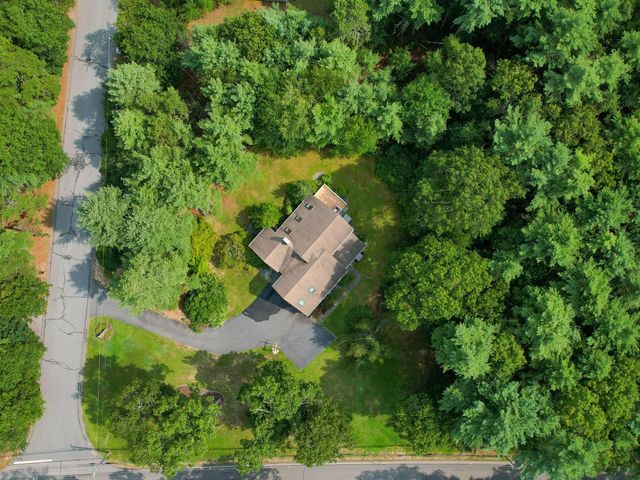 39 Stuart Rd, Rochester, MA 02770