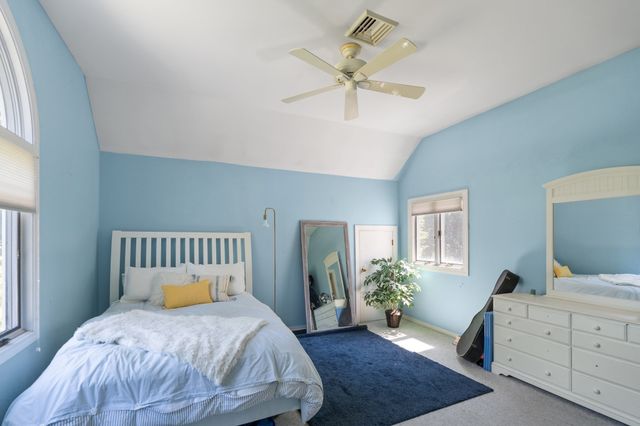 39 Stuart Rd, Rochester, MA 02770