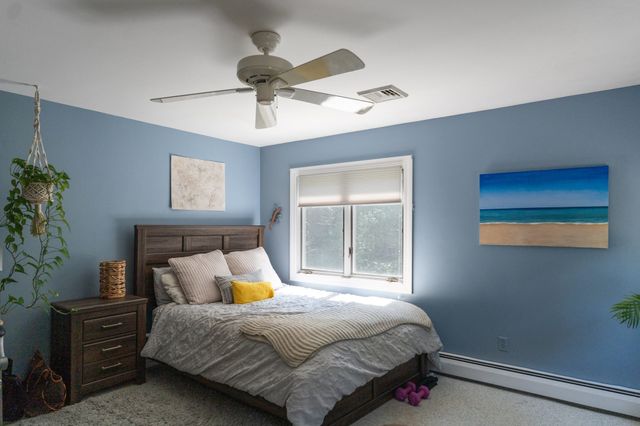 39 Stuart Rd, Rochester, MA 02770