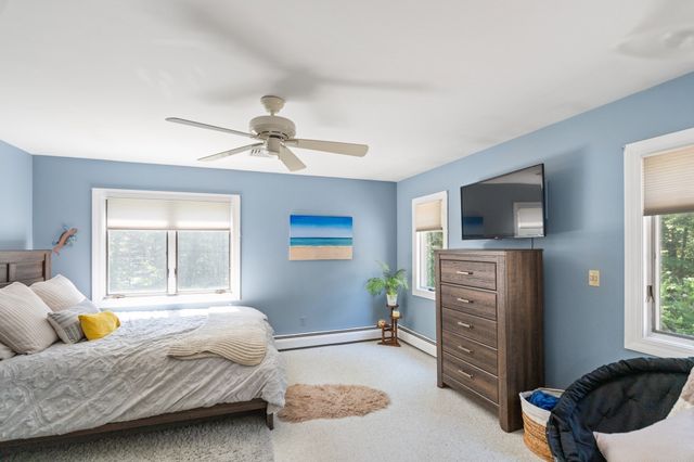 39 Stuart Rd, Rochester, MA 02770
