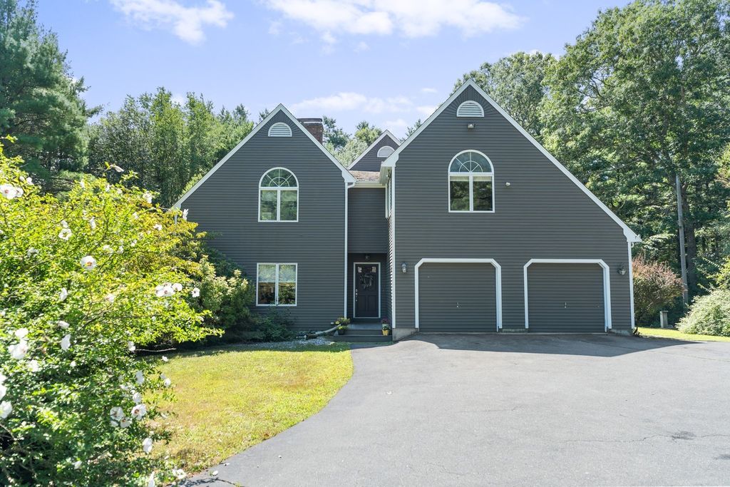 39 Stuart Rd, Rochester, MA 02770