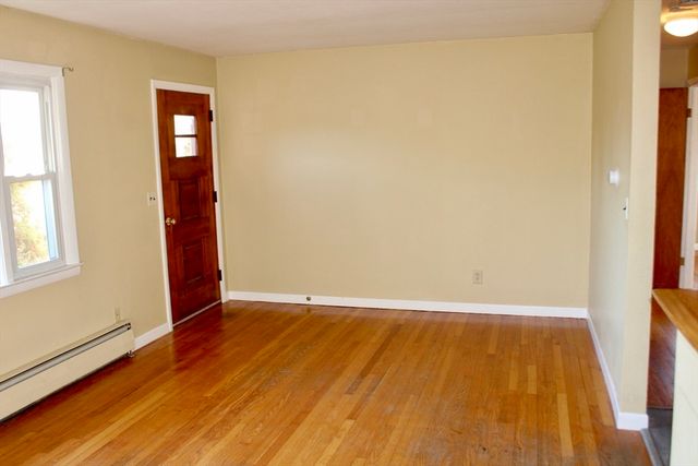 33 Eastern Ave, Deerfield, MA 01373