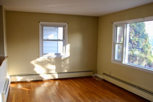 33 Eastern Ave, Deerfield, MA 01373