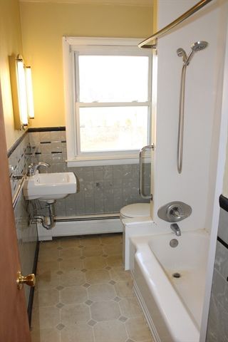 33 Eastern Ave, Deerfield, MA 01373