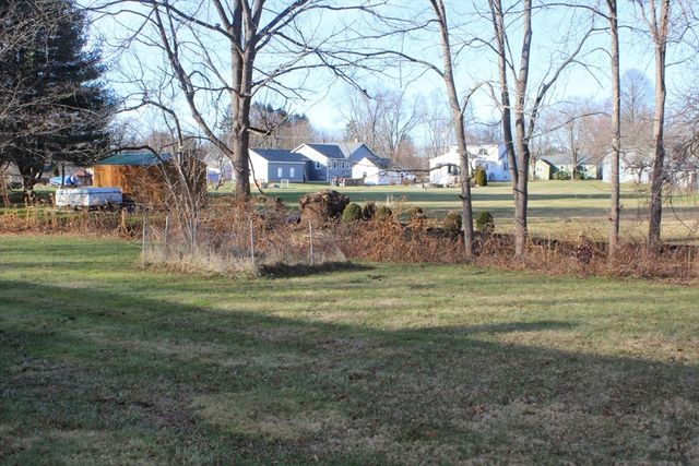 33 Eastern Ave, Deerfield, MA 01373