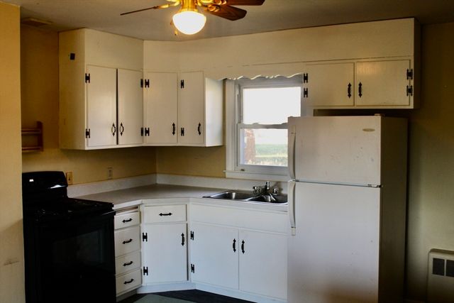 33 Eastern Ave, Deerfield, MA 01373